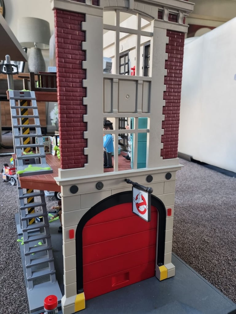 Playmobil ghostbusters tower and car playset