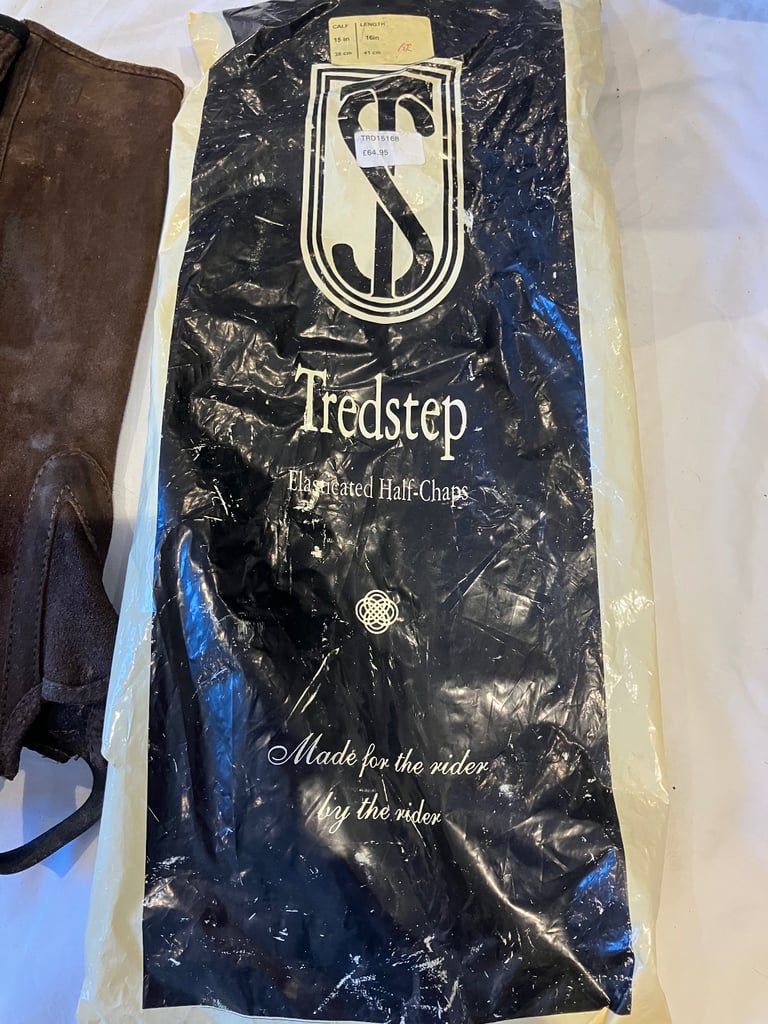 Elasticated half chaps & leather Riding crop