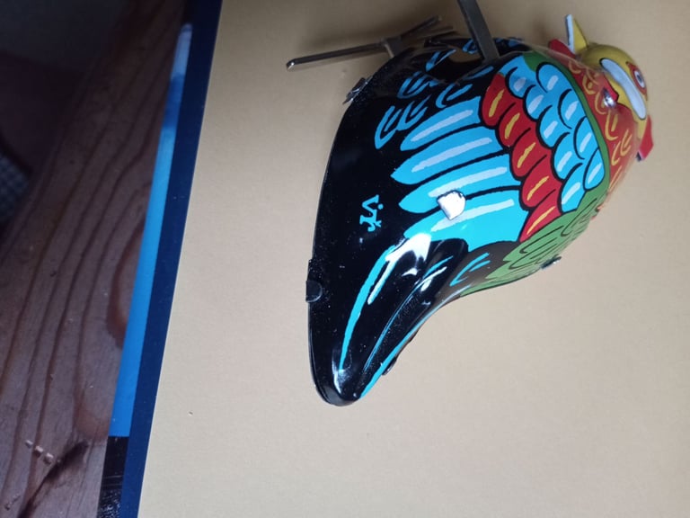 Tin pecking hen 