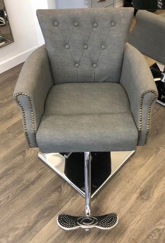 Selling 3 Hairdressers Chairs’