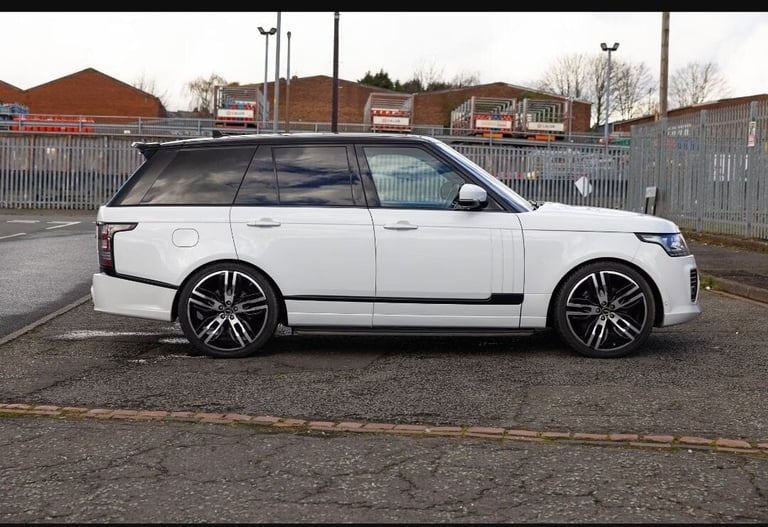 RANGE ROVER VOGUE AUTOBIOGRAPHY 4.4 SDV8 GENUINE OVERFINCH LOW MILES ONE OWNER 