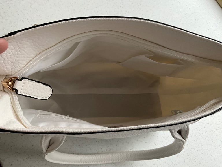 George White Handbag / Shoulder Bag, Gold fittings, Black Piping / Edging - Brand New