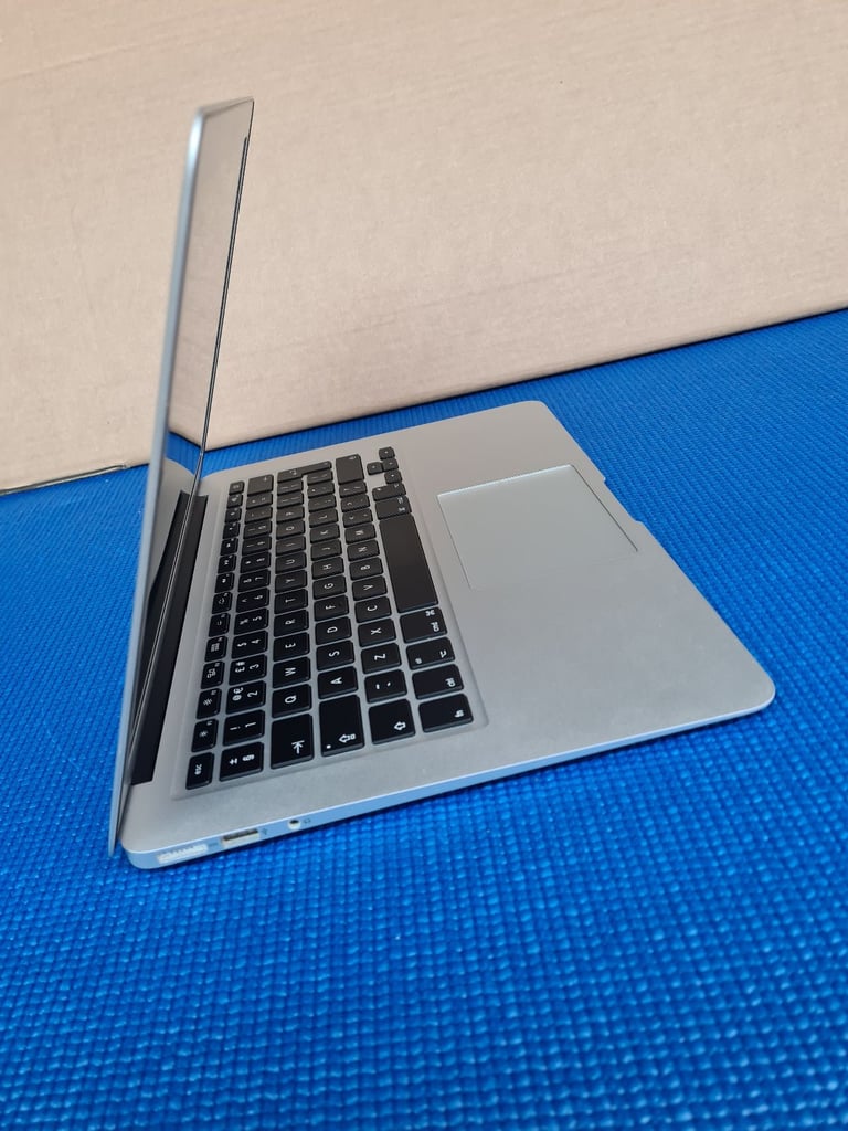 Macbook Air A1466 Yr 2015 i5 8GB Ram 128GB SSD Mac OS  Catalina  Clean A Grade