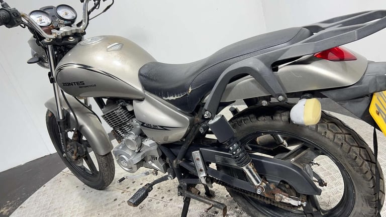Zontes ZT 2012 20K RUNNING PROJECT BIKE SPARE OR REPAIR 125CC COMMUTER