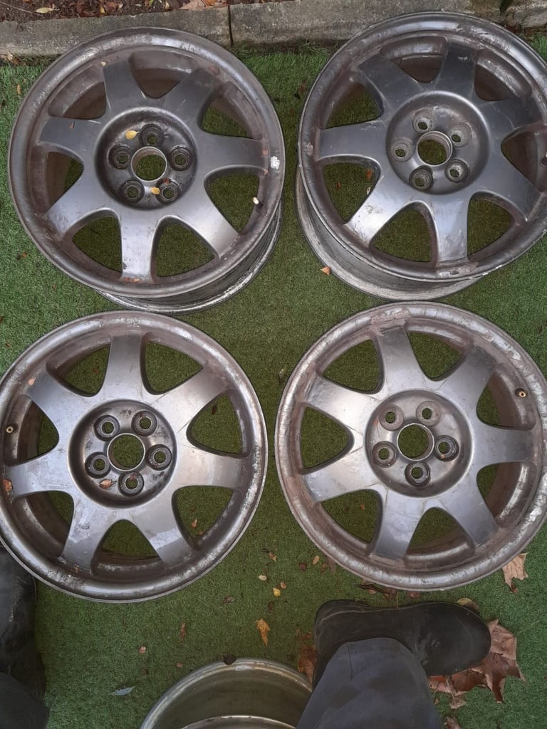 Toyota Prius 16 Inch Alloy Wheels in West London Area