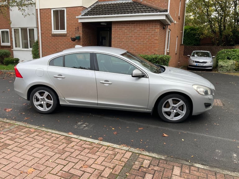 VOLVO S60 2 .4 SE LUX D5 AUTO 4 DOOR SALOON (2011) 