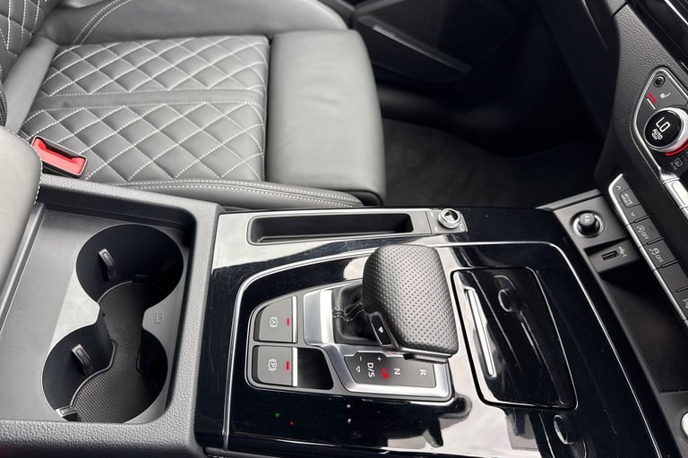 2022 Audi Q5 Edition 1 40 TDI quattro 204 PS S tronic SUV DIESEL Automatic