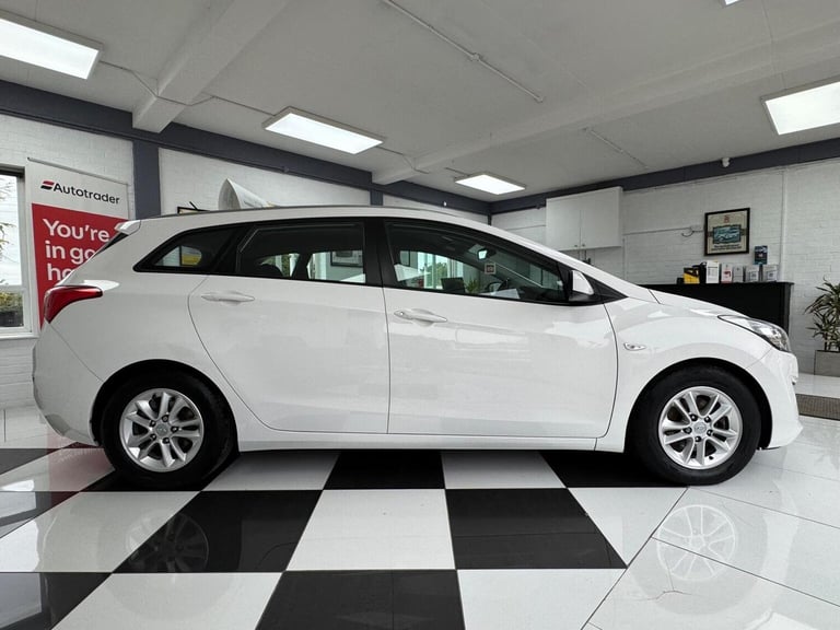 HYUNDAI I30 1.6 CRDi Blue Drive Active Tourer Euro 5 (s/s) 5dr 2014