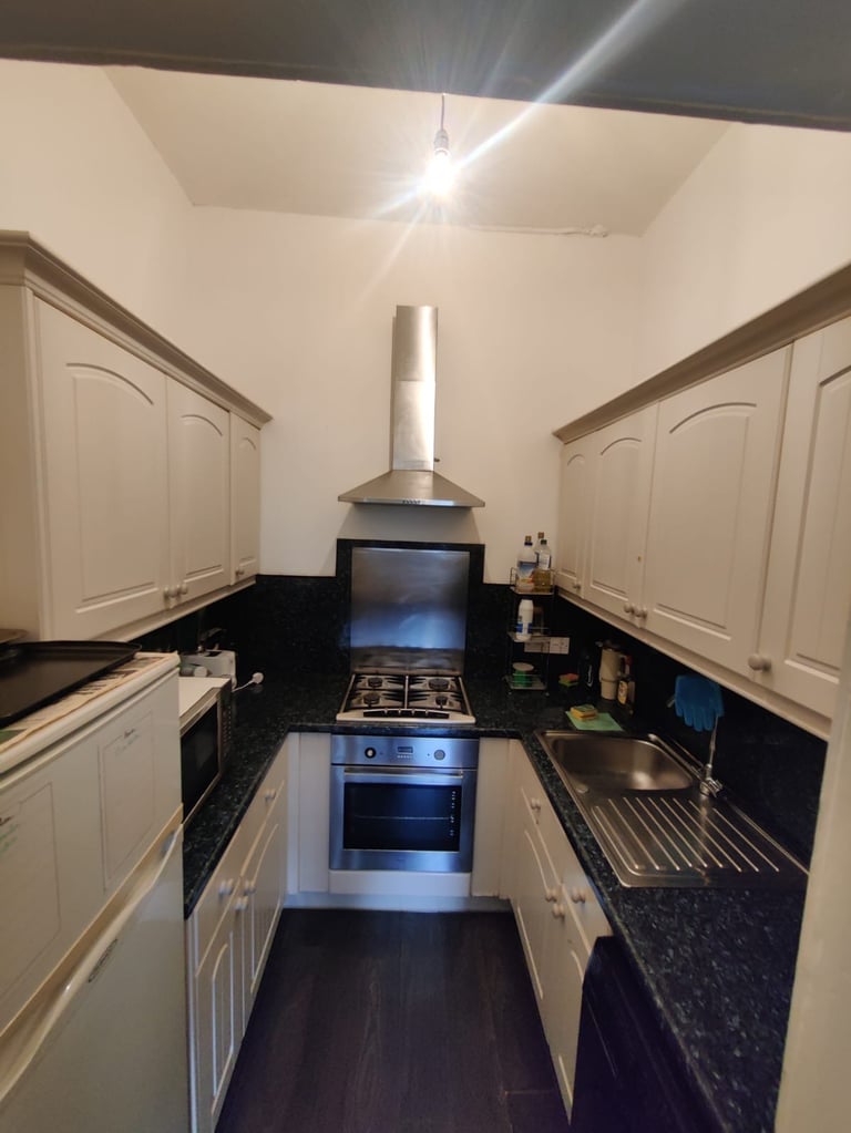 Double bedroom available 