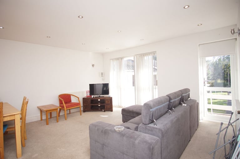 Impressive 2-bedroom first-floor flat available to rent in Stanmore, HA7