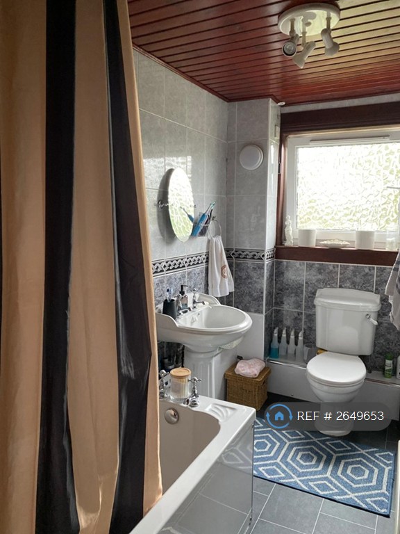 2 bedroom flat in Watson Street, Dundee, DD4 (2 bed) (#2649653)