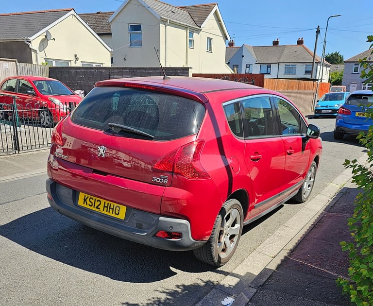 Peugeot 3008 1.6 E-HDI Active II Automatic 2012, 48000 miles, Long MOT, £35 Road Tax, 2 Keys, FSH