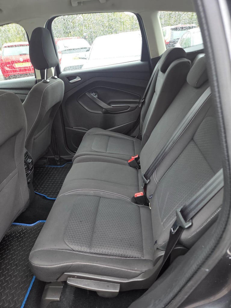 2017 Ford Kuga 1.5T EcoBoost Zetec Euro 6 (s/s) 5dr HATCHBACK Petrol Manual