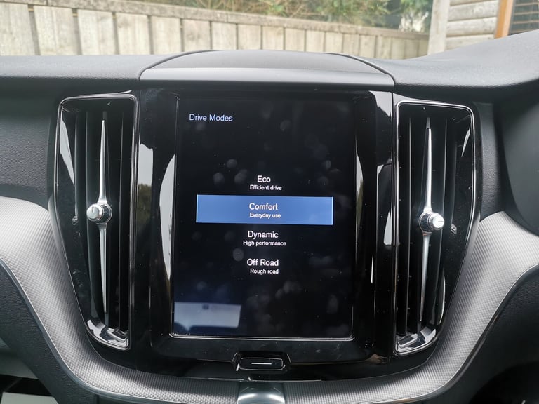 2019 Volvo XC60 2.0 B4D R DESIGN 5dr AWD Geartronic ESTATE Diesel Automatic