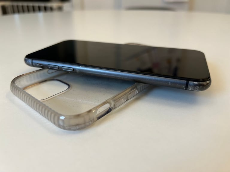 iPhone 11 - Black - 64gb - UNLOCKED - £120 ONO