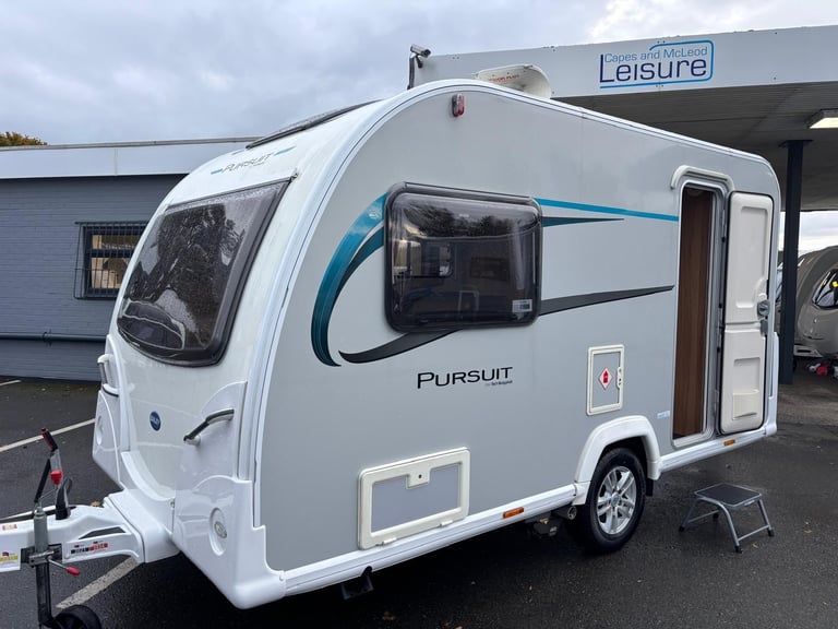 BAILEY PURSUIT 400-2 LIGHT WEIGHT CARAVAN WITH AUTO MOVER