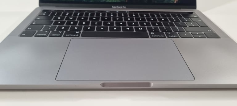 Apple Macbook Pro 13 inch 2019 16GB 512GB - 4TB ports