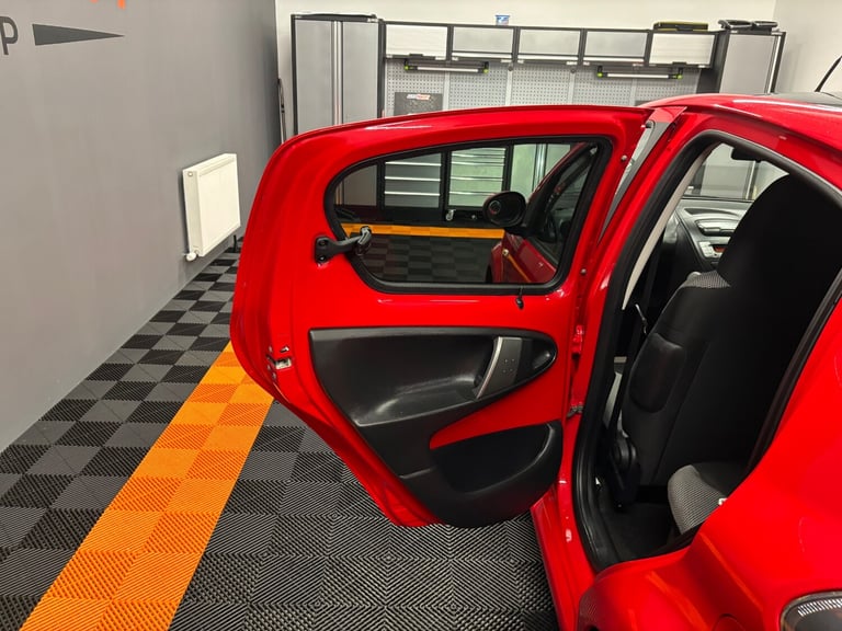 2013 Toyota AYGO 1.0 VVT-i Move with Style 5dr HATCHBACK Petrol Manual