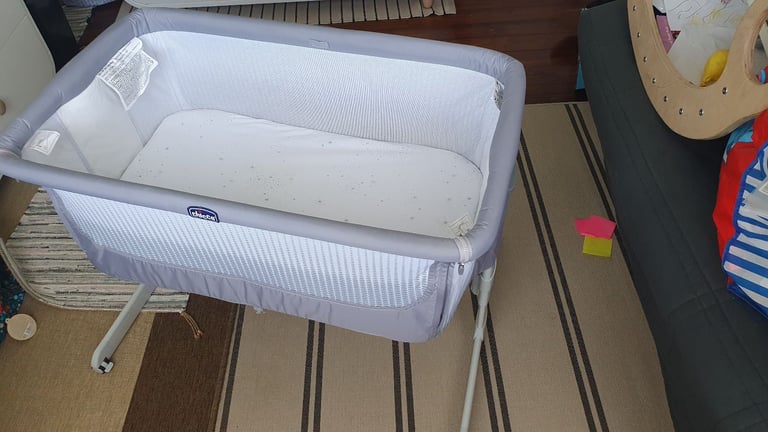Chicco Next2Me Bedside Crib 