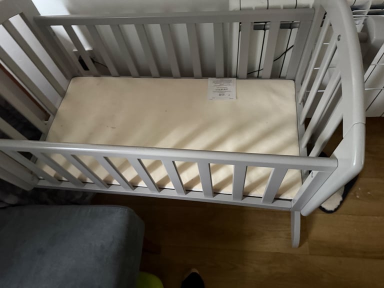 Baby Sophie Swinging Crib