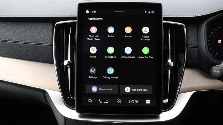 2025 Volvo XC90 B5 (P) AWD Plus Dark (Harman Kardon Sound, 360 Camera, Apple CarPlay, BLIS) ESTAT...