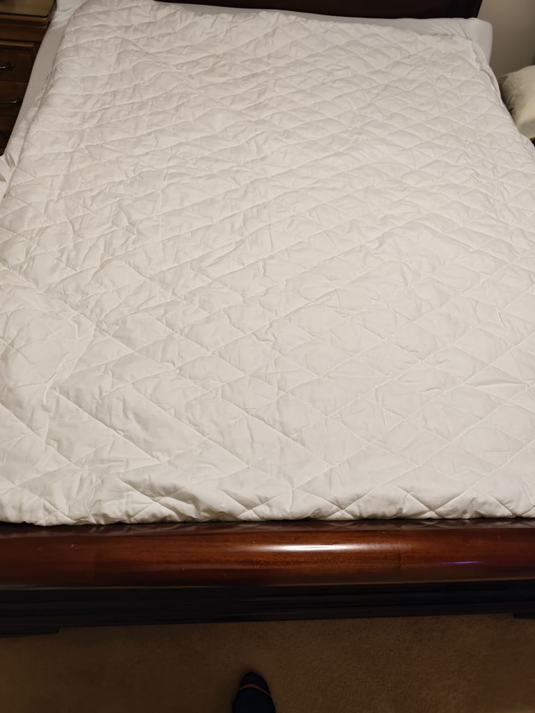 image for Kingsize mattress protector