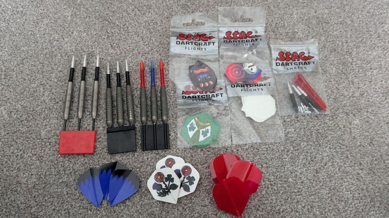 Vintage 1980's Winmau dartboard and Wooden cabinet with 3 sets of darts