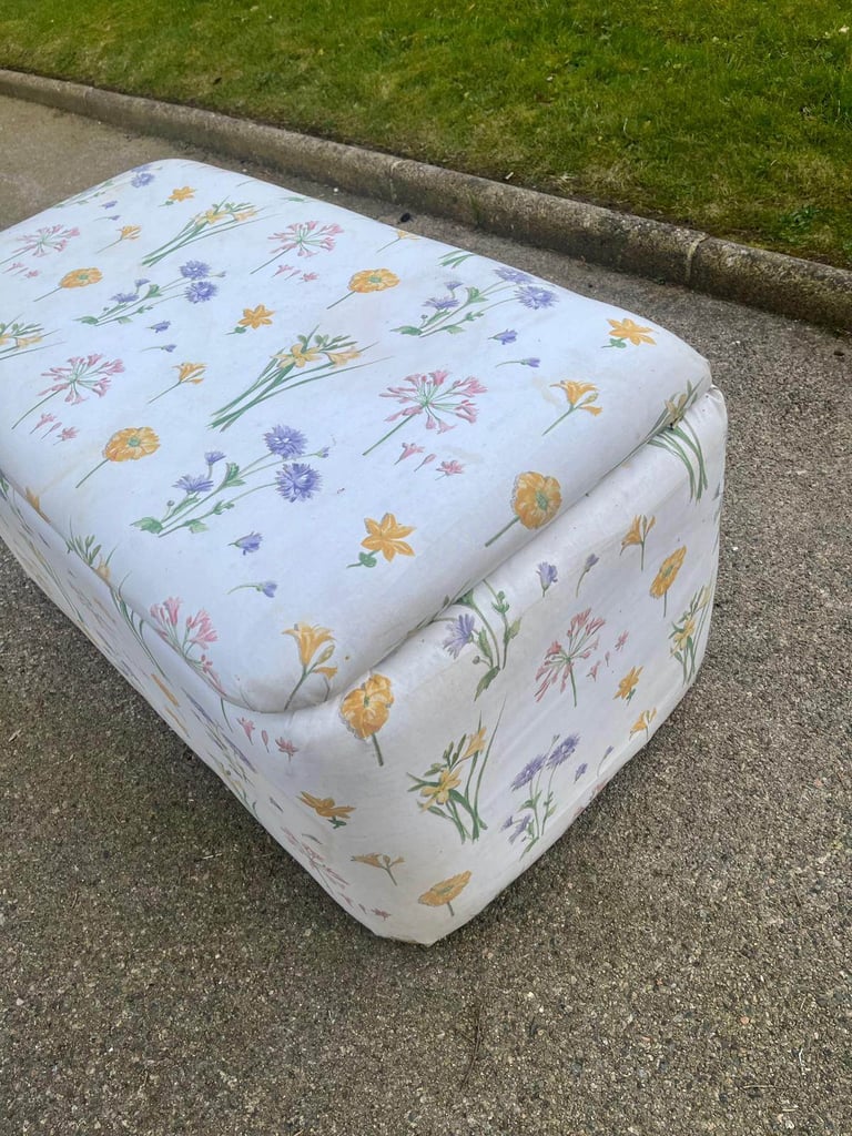 Blanket box / ottoman 