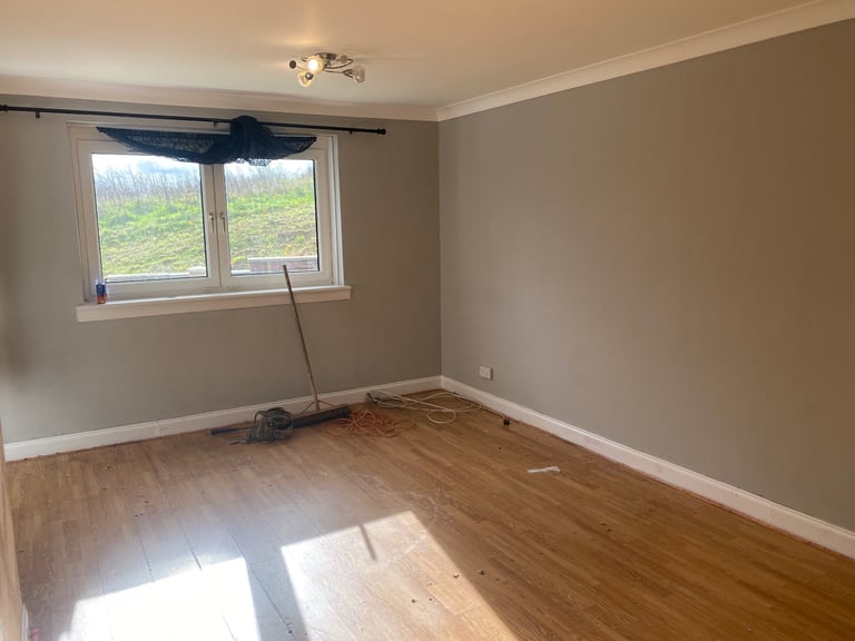 2 bedroom apartment with own garden G53 area 