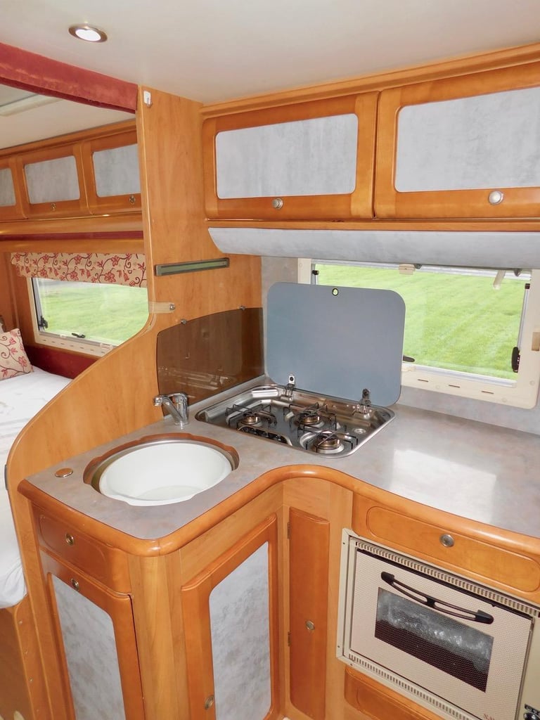 RAPIDO 786F Fiat 2.8 Jtd 4 Berth with Fixed Rear French DOUBLE BED for Sale