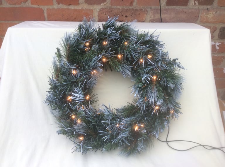 image for Christmas Pre-Lit Frosted Tip Christmas Wreath 