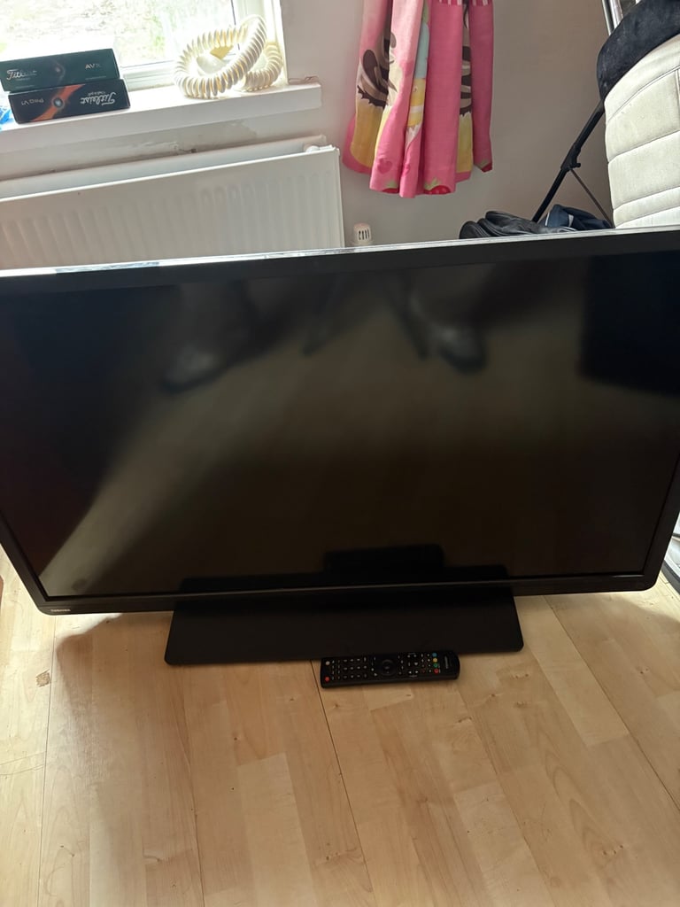 Toshiba 37 inch lcd tv!!