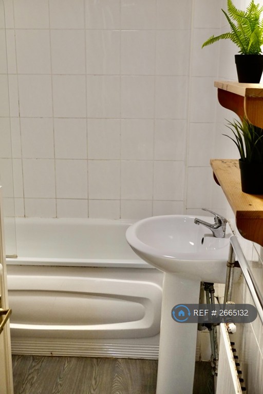 3 bedroom flat in Waverley Road, Redland, BS6 (3 bed) (#2665132)