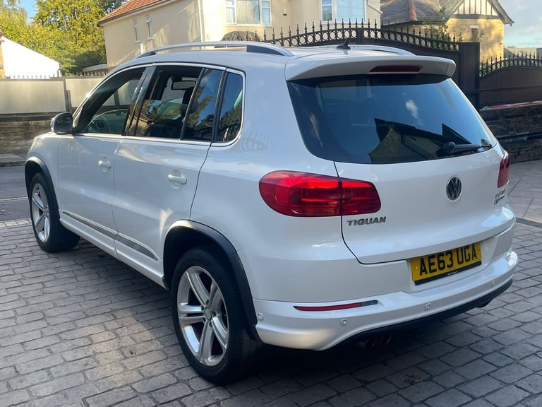 2013 Volkswagen Tiguan 2.0 TDi BlueMotion Tech R-Line 177 5dr DSG ESTATE Diesel Automatic
