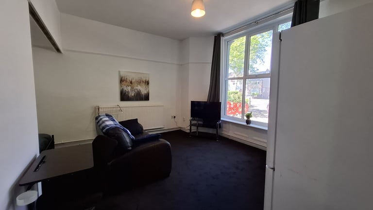 Short Term Stay in Broadgreen Court Liverpool- 1 BR