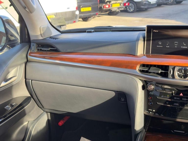 2024 Lexus LX LX570 5.7 V8 Automatic 4X4 8 seats 5dr Petrol Automatic