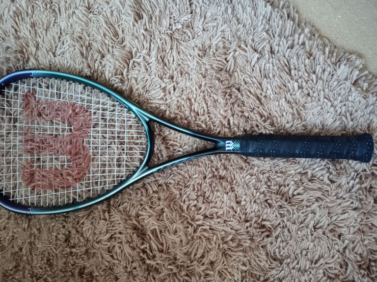Tennis racquet, barely used 