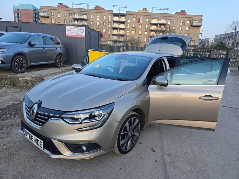 2016 Renault Megane 1.5 dCi Dynamique S Nav EDC Euro 6 5dr Hatchback Diesel Automatic