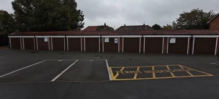 Garage/Parking/Storage to rent: Park Way, Feltham TW14 9DH