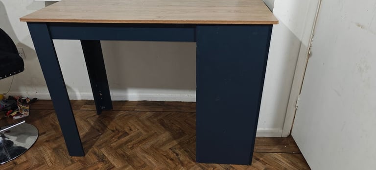 Breakfast bar with two high velvet chairs