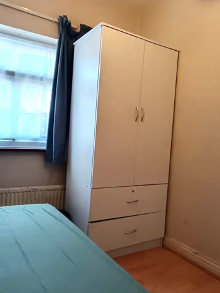 (Not a studio)Single room including bills Postcode IG2 6QS