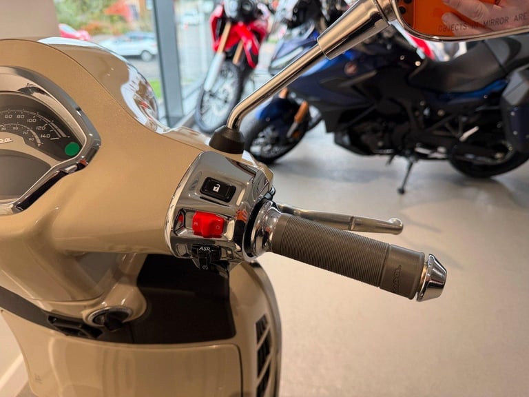 2024 VESPA GTS 300 HPE, '24 Plate with 967 miles
