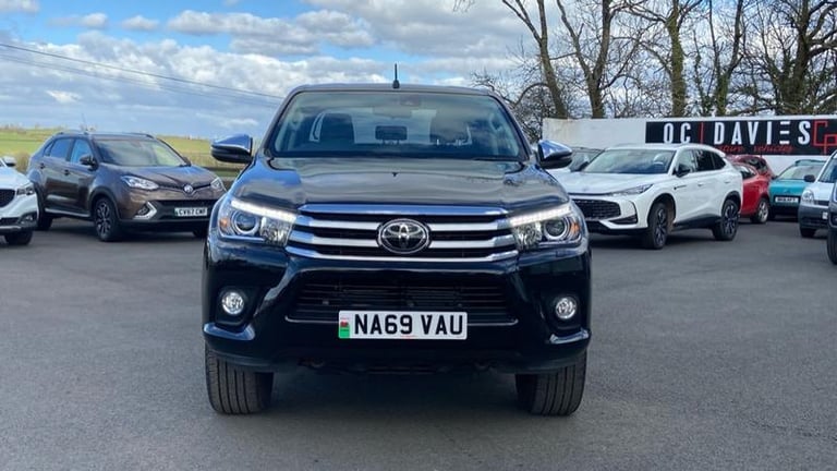 2019 Toyota Hilux 2.4 D-4D Invincible Pickup Double Cab 4dr Diesel Manual 4WD Euro 6 (s/s) (T Pic...