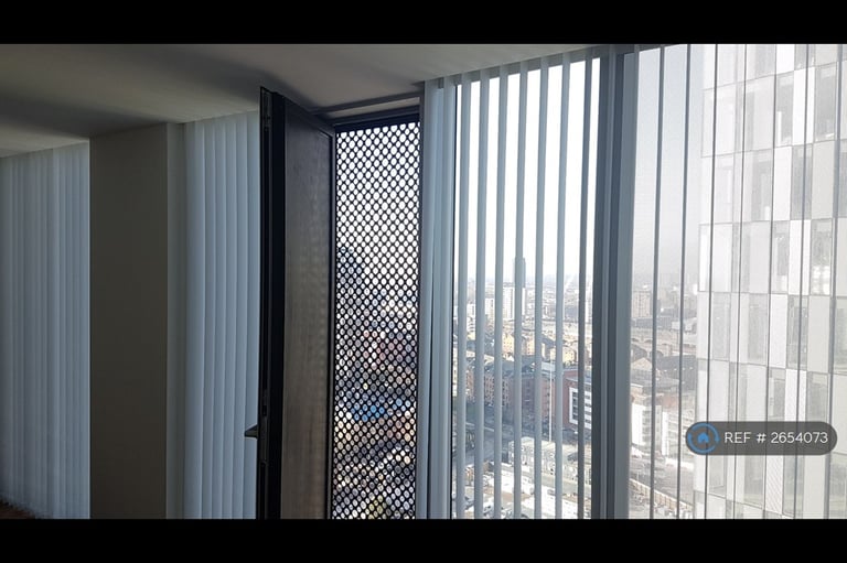 2 bedroom flat in South Tower, Manchester, M15 (2 bed) (#2654073)