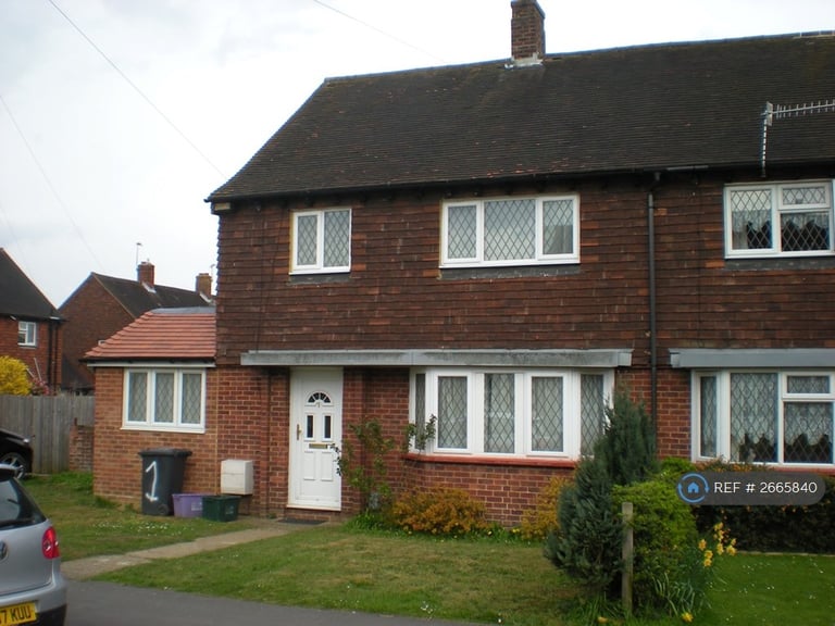 6 bedroom house in Maytree Close, Guildford, GU1 (6 bed) (#2665840)