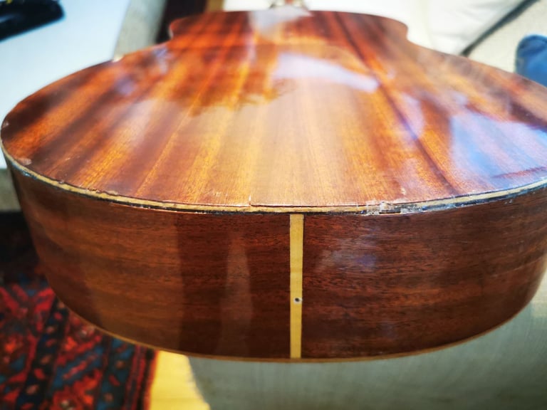 Raimundo Classical Guitar, plays beautiful 