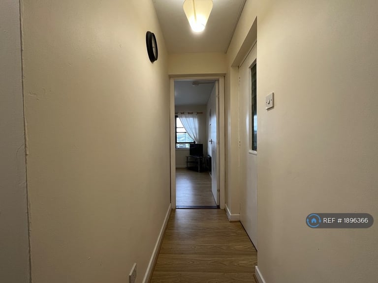 1 bedroom flat in Cathedral Court, Elgin, IV30 (1 bed) (#1896366)