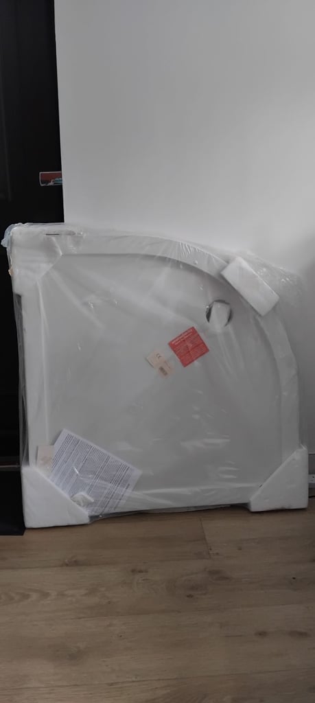 image for 900 x 900 Shower Tray brand new