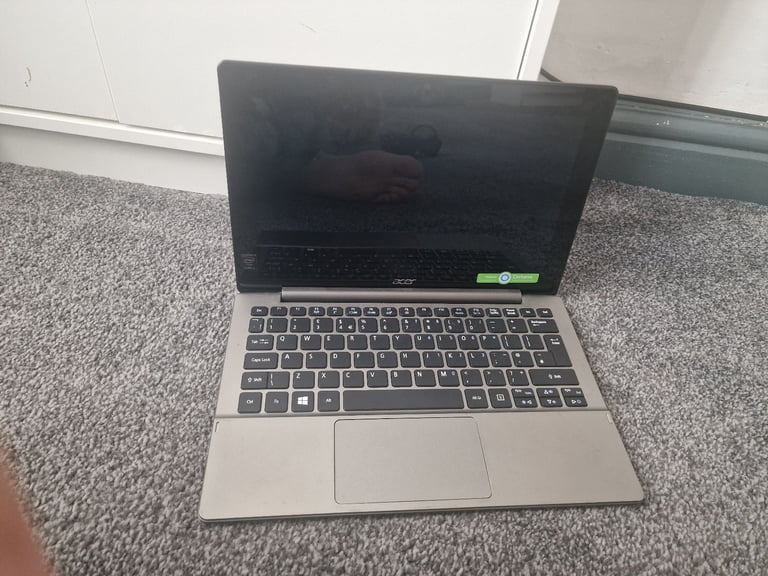Acer Aspire switch 11v, HYBRID, 11.6in, 4GB Ram, 60gbSSD, intel core M, win10