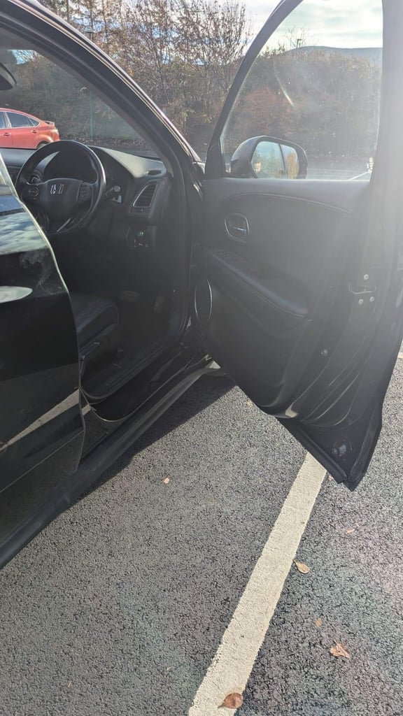 2019 Honda HR-V 1.5 i-VTEC Automatic – Panoramic Roof, MOT till March 2026, leather seats